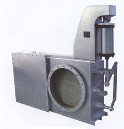 Pneumatic cold, hot isolation door